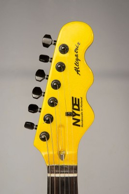 003_Alligatrix_Stinger_headstock_front.jpg