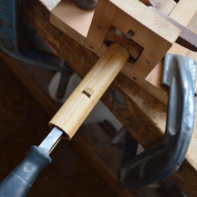 Position of the file when cutting the underside of the labium. You will notice that the cutting ridges are smoothed out towards the handle. This is the reason. So they don't enlarge the windway roof in undesirable ways.