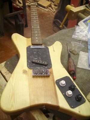 The first pickups I tested were my &quot;Austin Powers&quot; Texas Blues type Tele pickups, here attached to the pickguard. No strings attached yet.